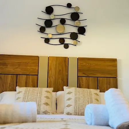 80 Apartment *